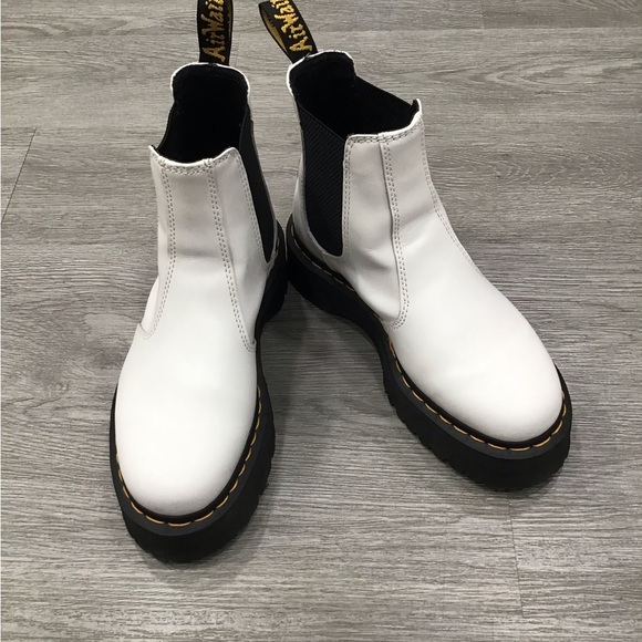 Dr. Martens 2976 Quad Smooth Leather Platform Chelsea Boots White Women’s Size 7 - Picture 1 of 8